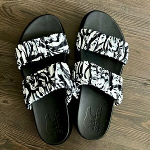 Black and white printed Sorel slipper